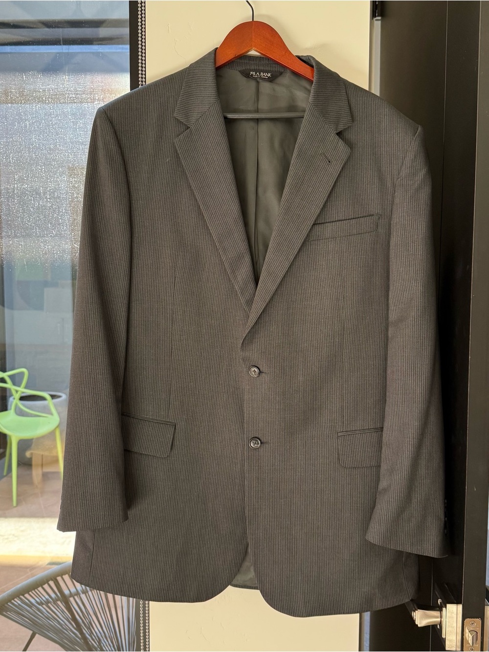 Jos. A Bank Men’s 2B signature suit medium grey narrow strip size 46X
